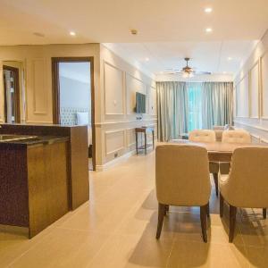 Sun Kissed Seafront VIP Luxury 2-Bedroom apartment