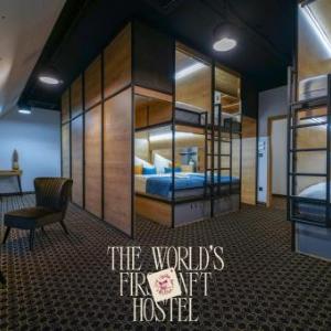 CHORS like a hotel - Capsule & NFT Boutique Hostel Bratislava - City Center