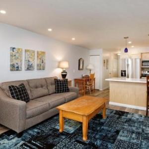 Modern Aspen Condo Private Deck with Koch Park Views - 2E