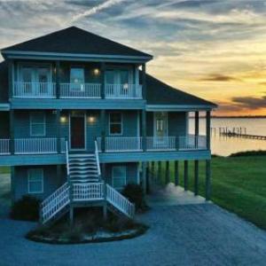 Dolphin Lookout