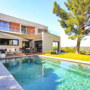 Villeneuve-les-Avignon Villa Sleeps 8 Pool Air Con