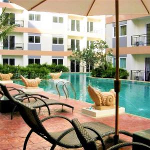 Park Lane studio apartment with swimming pool view Pattaya