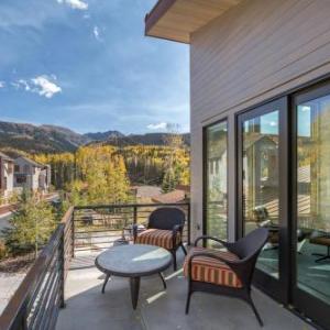 MOUNTAIN MODERN AT CORTINA by Exceptional Stays