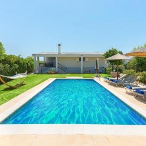 Gennadi Villa Sleeps 8 with Pool and Air Con