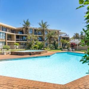 Beachfront Apartment with Ocean Views Pool & Direct Beach Access