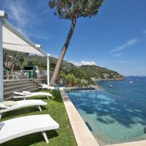 Nerano Villa Sleeps 12 with Pool Air Con and WiFi