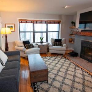 Modern & Updated Winterplace 3Br- Sleeps 12 condo