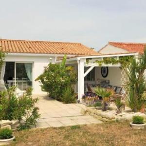 House with 3 bedrooms in Sainte Marie De Re with enclosed garden and WiFi 50 m from the beach