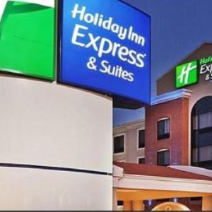 Hotels near Milwaukee Harley-Davidson - Holiday Inn Express & Suites Milwaukee NW - Park Place by IHG