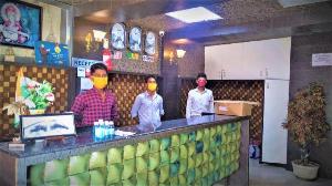 Vaccinated Staff- OYO 4312 Hotel Park Street, Ranchi