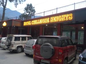 Hotel Chillmore Heights, Bajaura