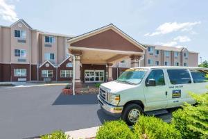 Microtel Inn & Suites by Wyndham Kansas City Airport, Kansas City