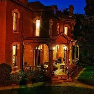 Hotels near St Joseph Civic Arena - Whiskey Mansion