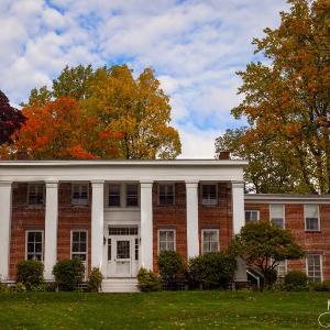 Cromwell Manor Inn