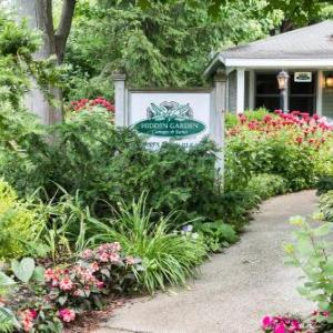 Hotels near Saugatuck Center For the Arts - Hidden Garden Cottages & Suites