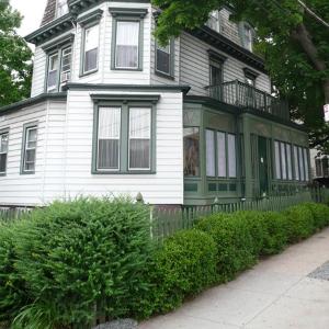 Hotels near Richmond County Bank Ballpark at St George - Fort Place Bed & Breakfast
