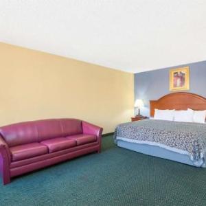 Hotels near Onyx Event Center Wichita - Blue Way Inn & Suites Wichita East