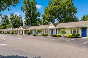 Rodeway Inn Poughkeepsie near colleges, Syracuse