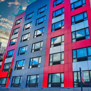 Super 8 by Wyndham Bronx Near Botanical Garden