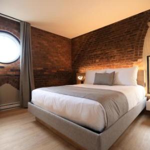 Hotels near Centre Videotron - Hotel Hippocampe - Caters to Gay Men / Reserve aux hommes