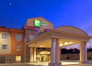 Holiday Inn Express Hotel & Suites Marshall, Marshall