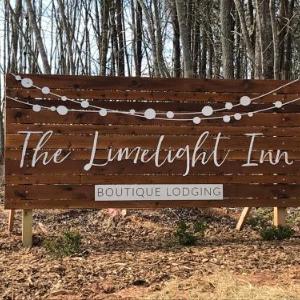 Hotels near Atlanta Botanical Garden Gainesville - The Limelight Inn