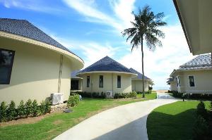 Wis Beach Khanom, Khanom