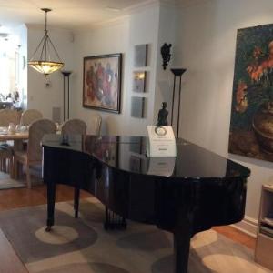 Hotels near Paradise Theatre Toronto - Clinton and Bloor B&B by Elevate Rooms