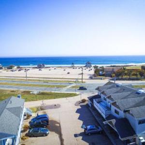 Paddy's on Misquamicut Beach Hotels - Scarborough Beach Motel
