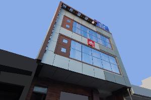 Capital O 64735 Red Paradise, Zirakpur