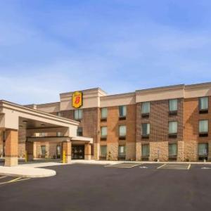 Super 8 by Wyndham St. Louis North