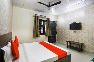 OYO 68898 Hotel Crown Expo, Greater Noida