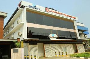 Vaccinated Staff - Capital O 22459 Edasserys Kalamassery Tourist Home, Ernakulam