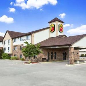 Saluki Stadium Hotels - Super 8 by Wyndham Carbondale