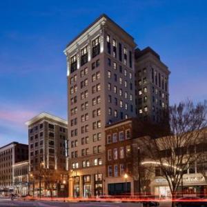 Hotels near Dick Price Stadium - Glass Light Hotel & Gallery Autograph Collection