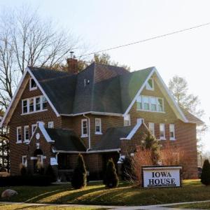 Hotels near Stephens Auditorium - Iowa House Historic Inn