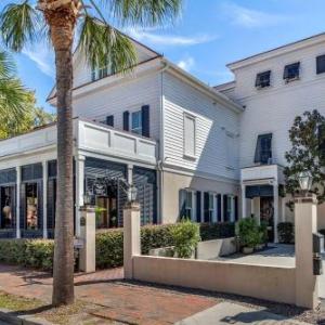 Hotels near Credit One Stadium Charleston - Inn at I'On Ascend Hotel Collection