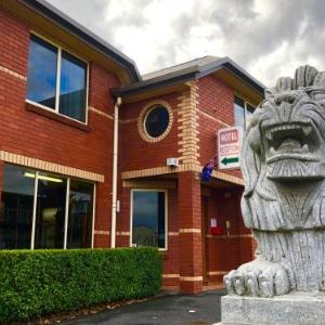 Hotels near Lake Barrington International Rowing Course - Sheffield Motor Inn