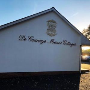 De Courceys Manor Suites & Cottages