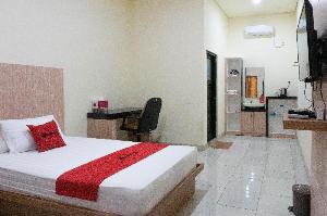 RedDoorz Syariah near Sultan Muhammad Kaharuddin Airport, Sumbawa