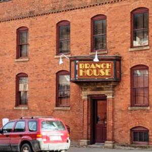 Hotels near Outlaw Square Deadwood - The Branch House