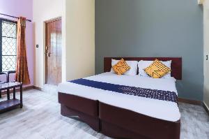Vaccinated Staff - SPOT ON 67156 Malang Lodge, Palakkad