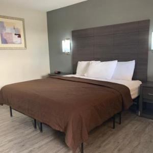 Ollie Liner Center Hotels - Crescent Park Motel & Suites