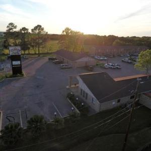 Hotels near Corsicana High School - Countryside Inn