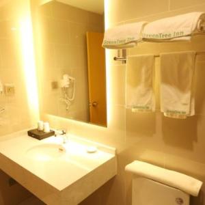 GreenTree Inn Tianjin Hedong District Tianjin Station Front Square Express Hotel