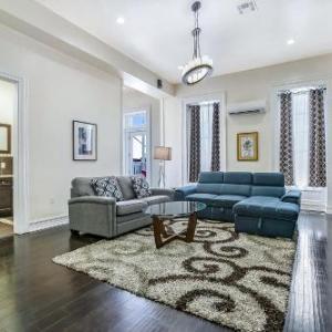 Elegant 4BR Condo in Downtown