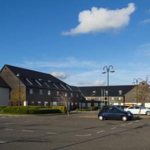 Hotels near Epsom Downs Racecourse - Holiday Inn Express London-Epsom Downs