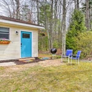 Cozy Suttons Bay Studio with Fire Pit-Walk to Beach!