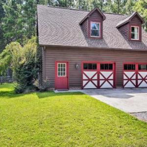 Farmhouse Apt w/ Pasture & Horseback Trails!