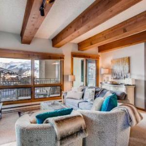 Mountain Views From This Plaza Condo - Sleeps 6 Condo